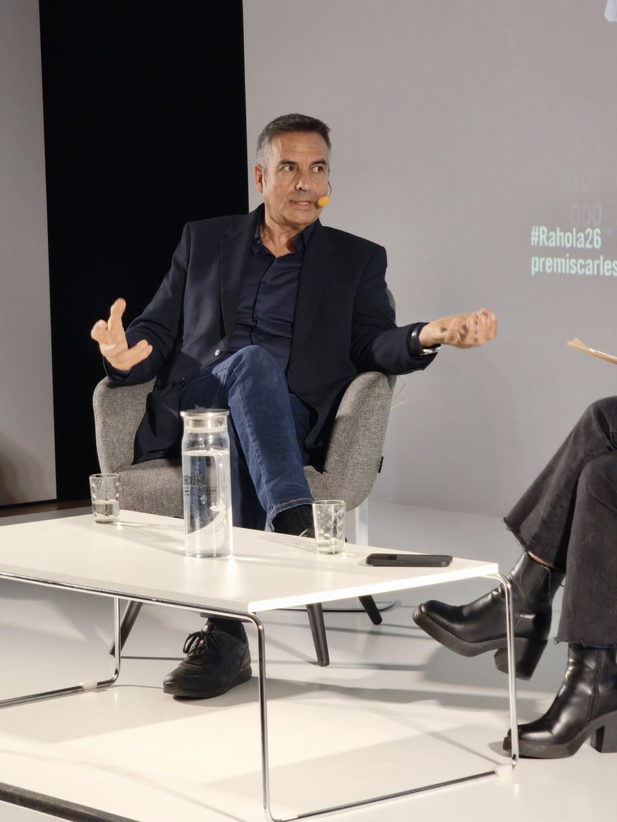 bprahola's tweet photo. 📰 Ara mateix, a la #BiblioRahola, quarta conversa de la #SetmanaDelsRahola
🎤 Alba Martínez conversa amb Ramon Pellicer, una de les veus més influents de Catalunya. Ens parla de la seva trajectòria i sobre el periodisme actual
#ComunicacioLocal #PremisRahola #Rahola26 #Girona https://t.co/hLMhTt8Sbi