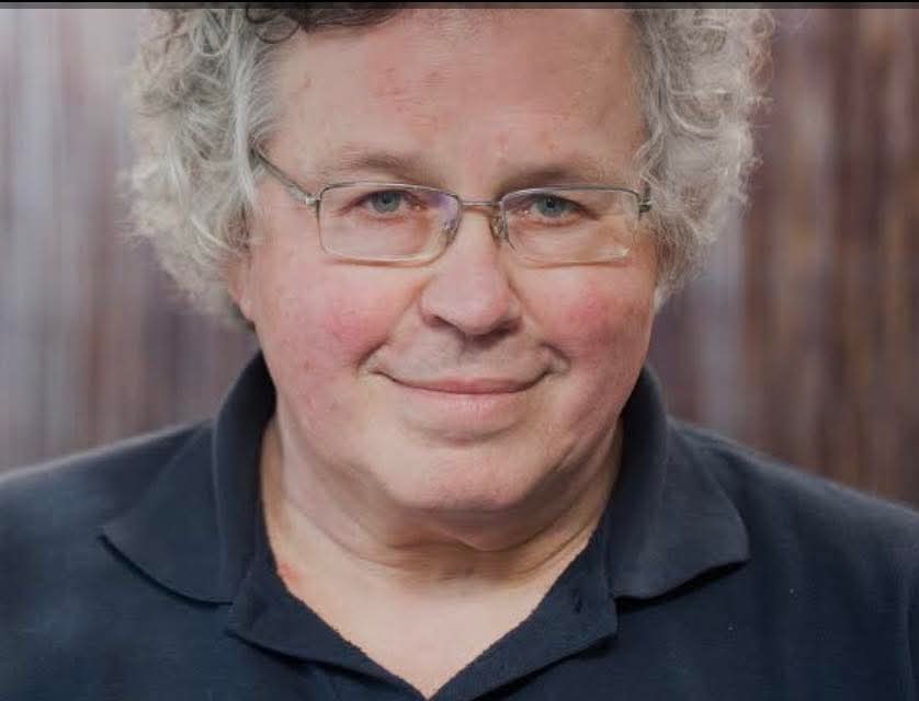 Miguel Esteves Cardoso e o SNS 

"Se não fosse o NHS - o sistema de saúde do Reino Unido, onde nasceram, muito prematuramente, as minhas filhas - elas não teriam sobrevivido. Elas devem a vida ao NHS. E eu devo-lhe o amor e a alegria de conhecer a Sara e a Tristana, para não