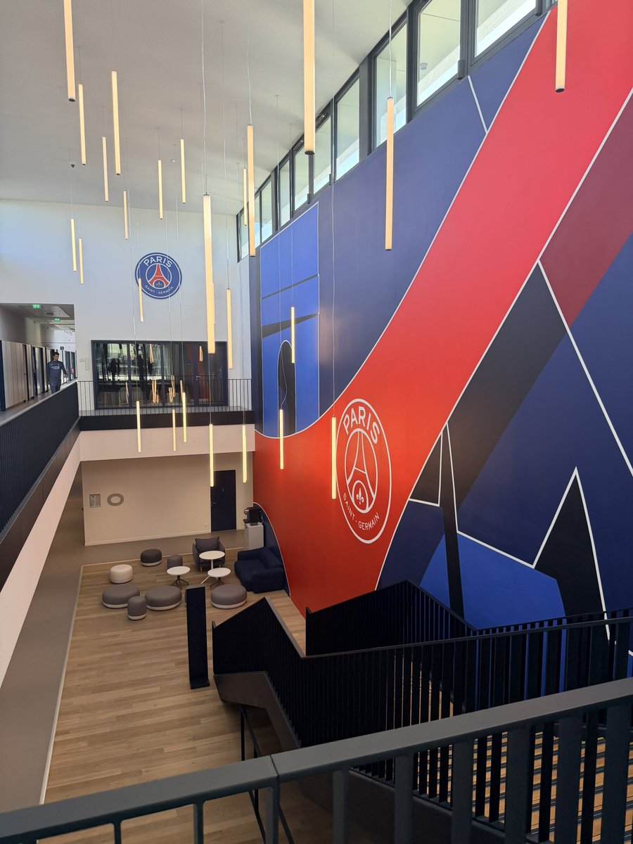 Chris_Mavinga's tweet photo. Visite du campus + Match Youth league. Merci à la team @PSG_inside pour l’invitation. @TitisduPSG forever ❤️💙 https://t.co/PJmezGGZ8B