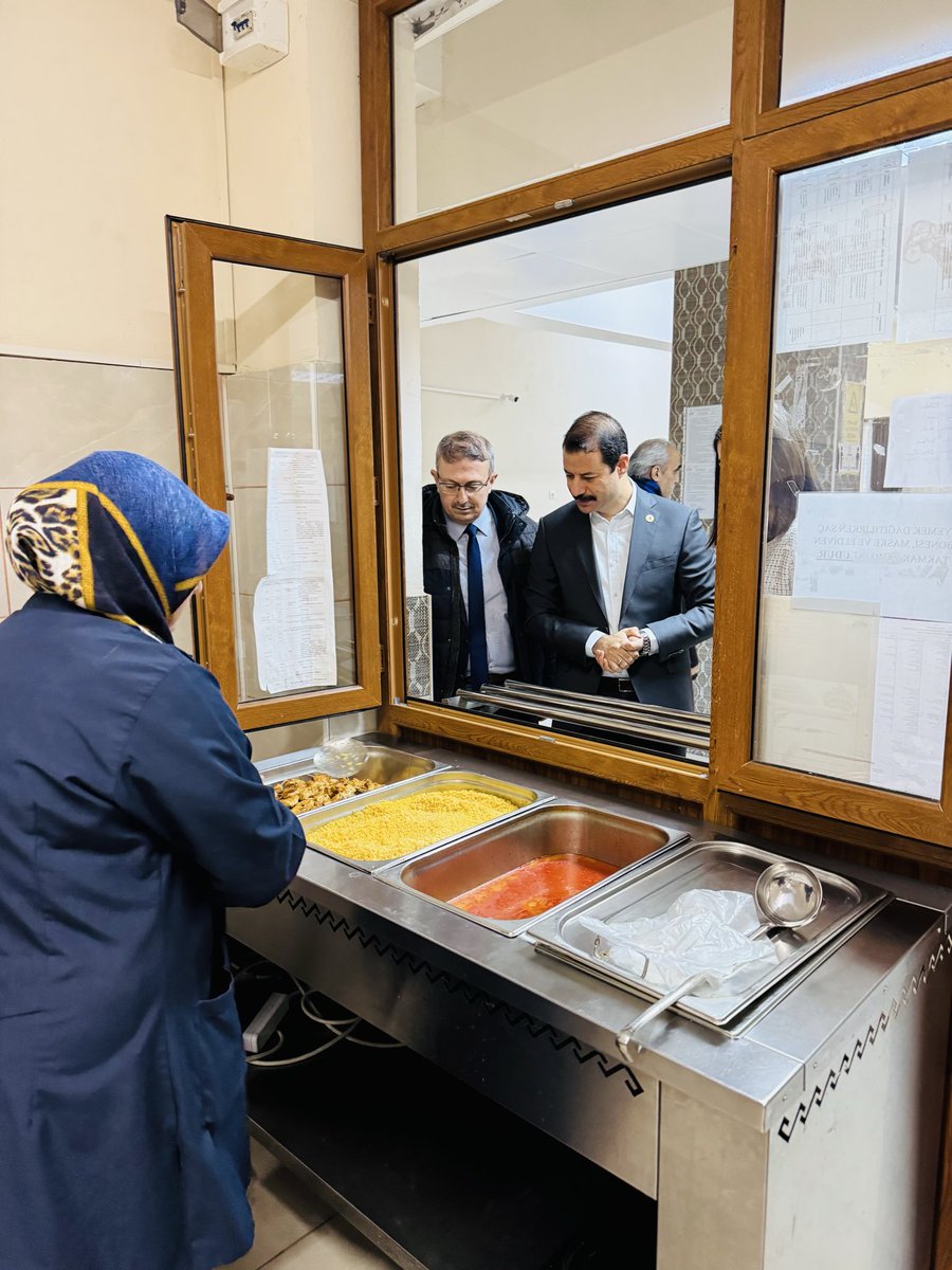 📍 Ali Aşık ÇPL’de İftar Programı
✅ Kaymakamımız Sn. İsa BERTAN, Hanımefendi Aylin DOĞAN BERTAN, İlçe Milli Eğitim Müdürü Sn. Hakan BOZDAĞ ve İlçe Müftüsü Sn. Kemal AKPINAR ile birlikte Ali Aşık ÇPL Kız Öğrenci Yurdu’nda düzenlenen iftar programında öğrencilerle bir araya geldi.