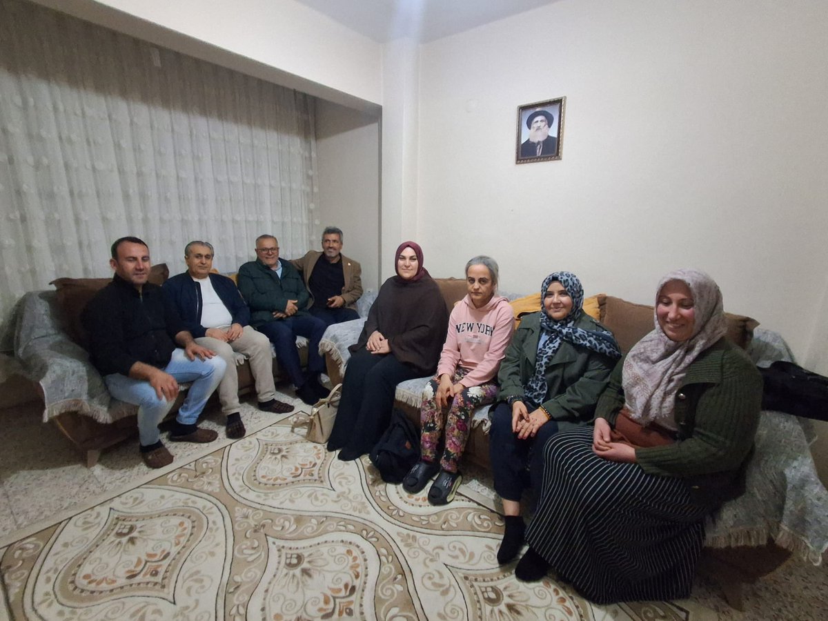 📍Onur  Mahallesi 

İlçe yöneticilerimiz ve Mahalle başkanımız iftar sonrası çay sohbetine Onur Mahallesi sakinlerinden Saadet Eraslan hanım ve ailesinin evine misafir oldular. 

Misafirperverliklerinden dolayı kendilerine teşekkür ederiz.