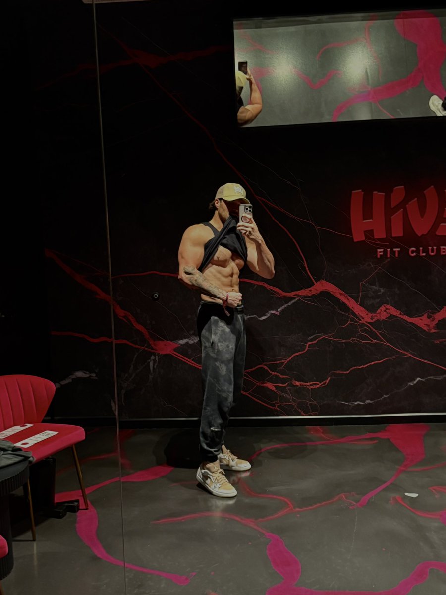 Tyler Nolan tweet media