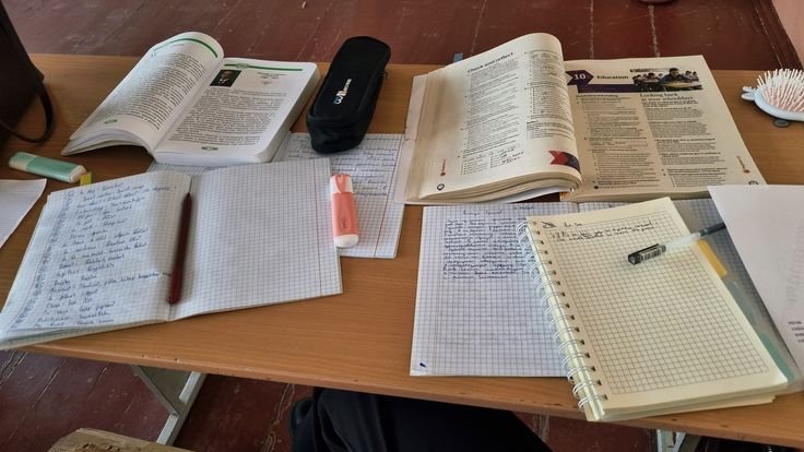 pilatesgirly's tweet photo. clear your desk and just start https://t.co/3bKoDa7iZp