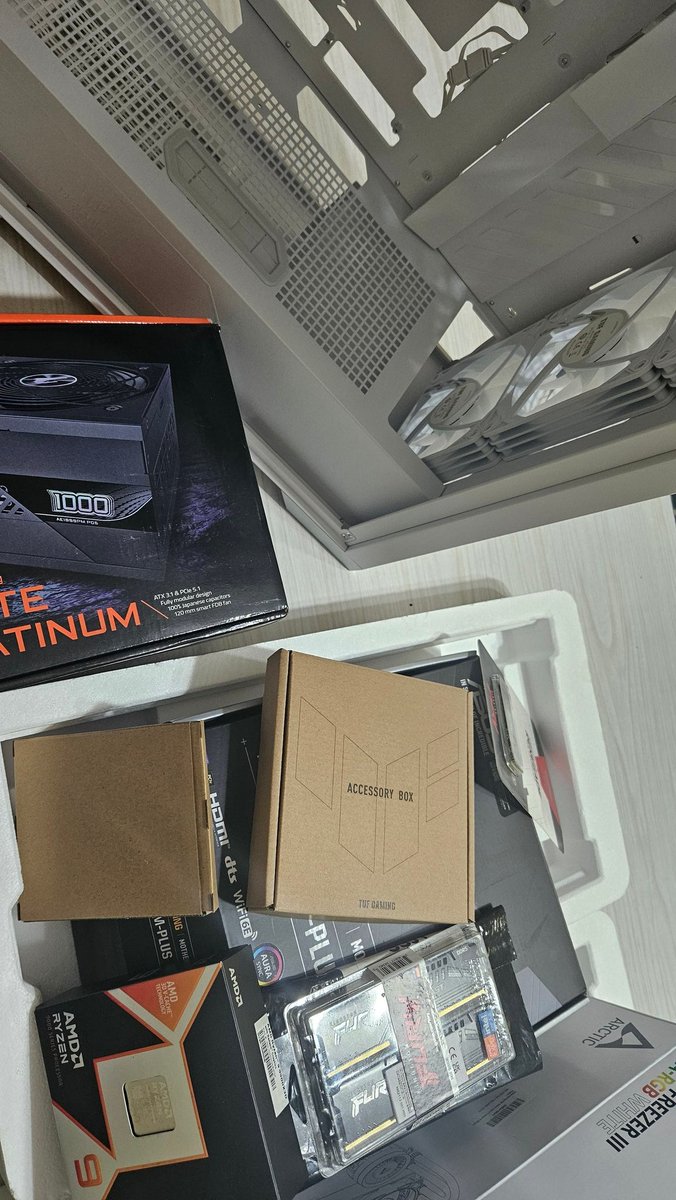 chillimica tweet media