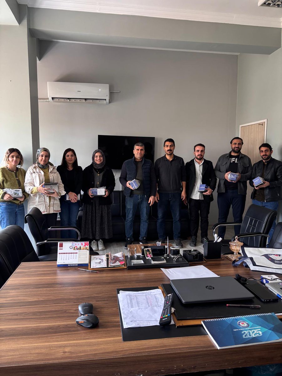 Ramzan ayı muhabbetiyle üye ziyareti ve hediye takdimleri yapmaya devam ediyoruz...
📍 Şehit Bilal Dicle
      Anadolu İmam Hatip Lisesi
<a href="/_aliyalcin_/">Ali YALÇIN</a> <a href="/ebsdiyarbakir1/">EBS Diyarbakır 1</a> <a href="/EgitimBirSen/">Eğitim-Bir-Sen</a>