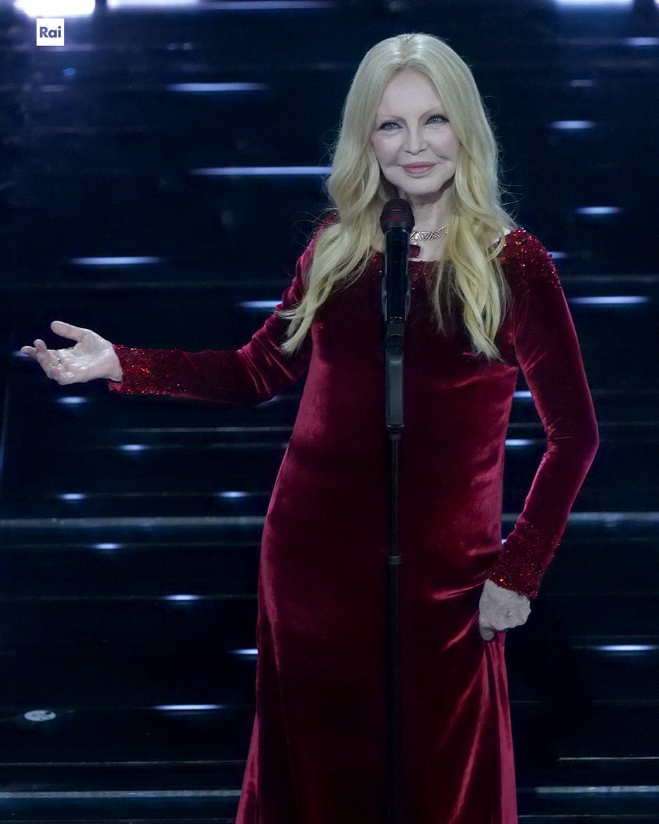 theghostcfycu's tweet photo. patty pravo è la versione temu di barbie edizione natale 
#Sanremo2026 https://t.co/UQFoZfvcB2