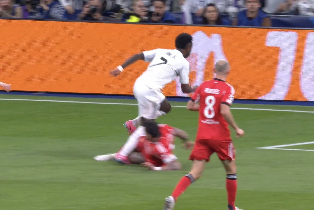 Question: If a Real Madrid Defender made this challenge in the box, Won’t everyone be screaming Robbery?