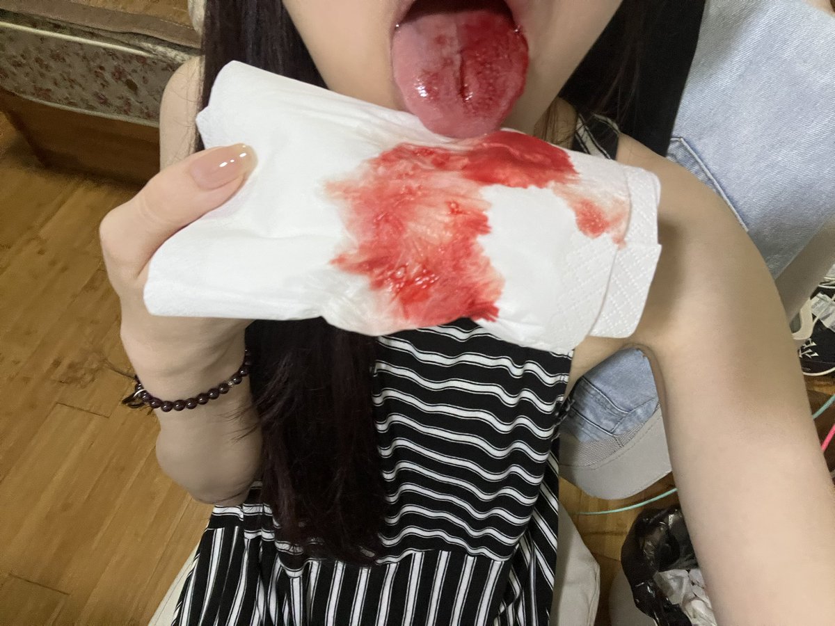 电b小魔女 tweet media