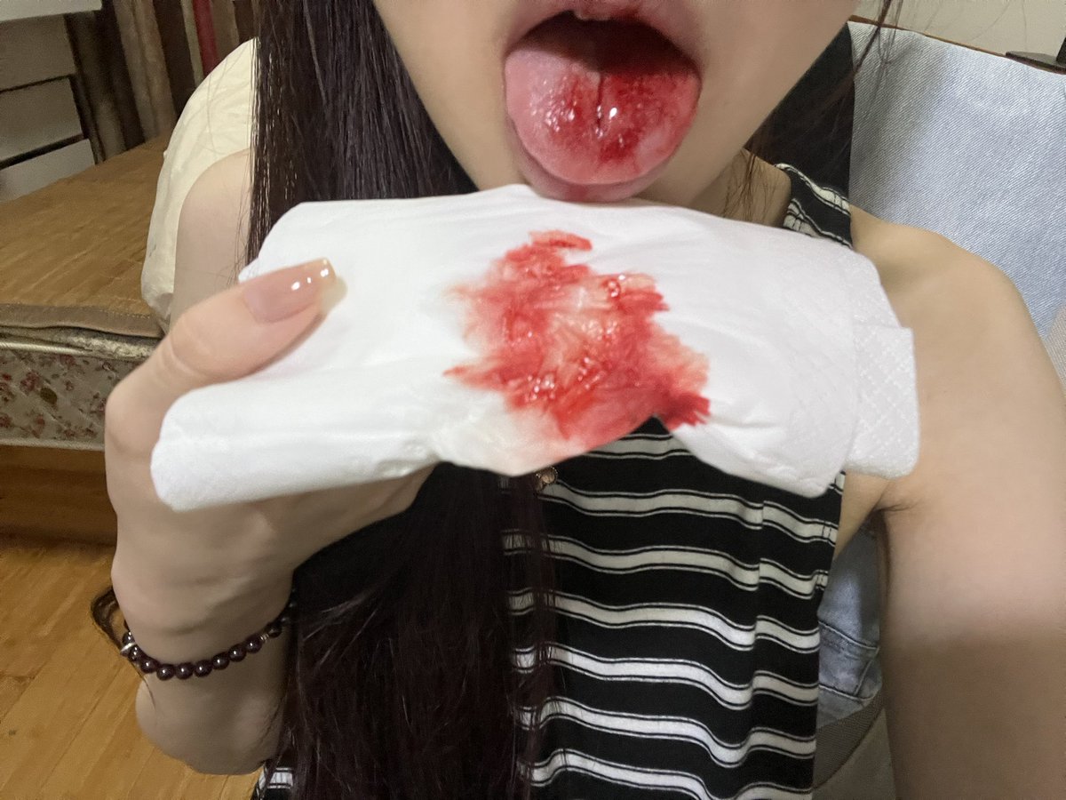 电b小魔女 tweet media