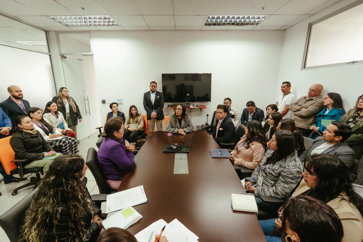 zaidarovira's tweet photo. Hoy, en #Quito, arranqué la jornada con mi equipo, definiendo acciones ante la temporada invernal.
Nuestra prioridad es proteger a la población vulnerable, activar prevención y asegurar asistencia inmediata donde más se necesite.
@DanielNoboaOk 
@DHumanoEc https://t.co/Rpr1fkASkM