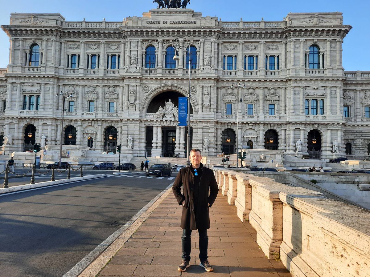 janstrak's tweet photo. Nejvyšší soud - Roma https://t.co/T6wGcWxg0f