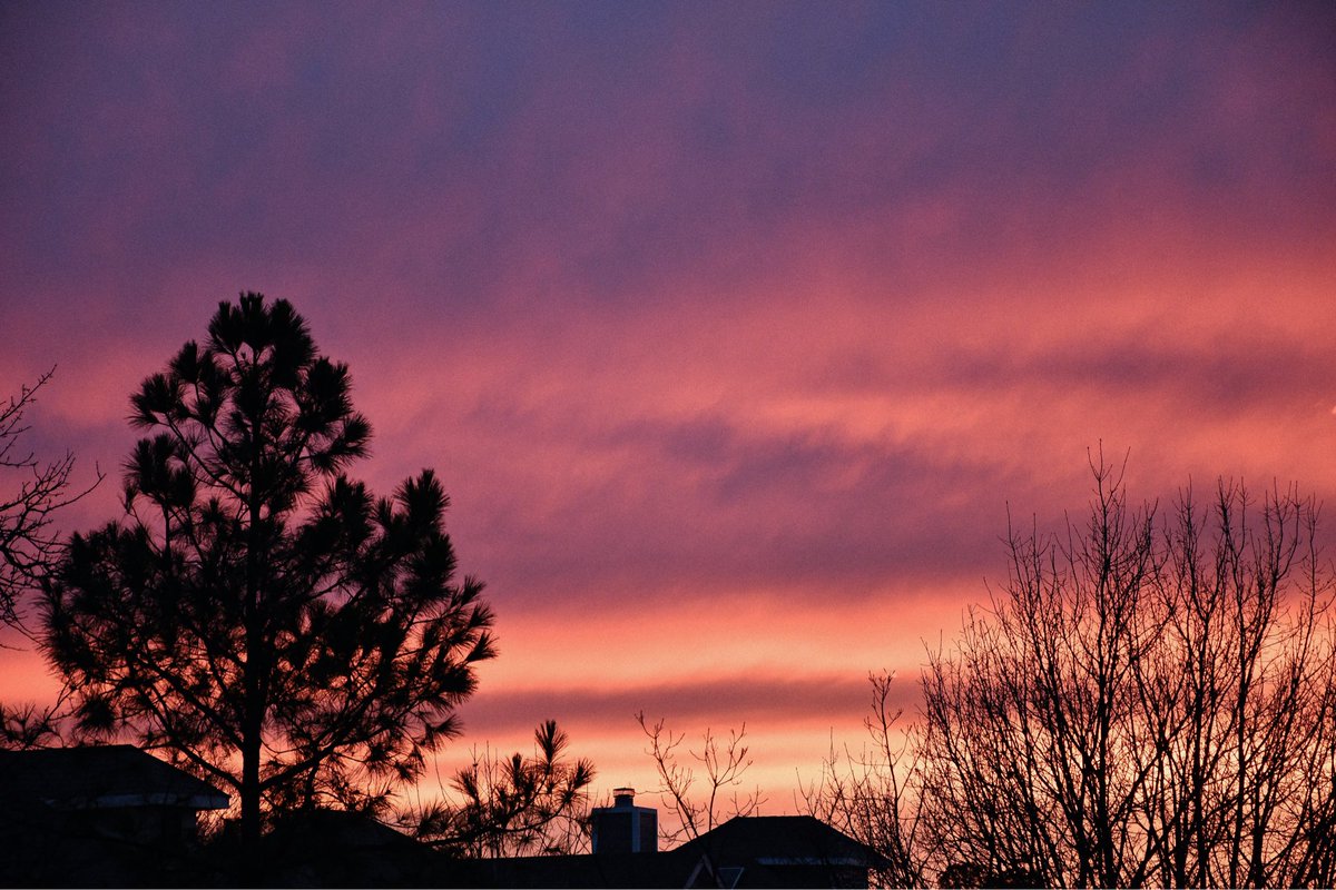 Sorry about all the drama, no more after that! 😄
anyways check out this sunset I took.