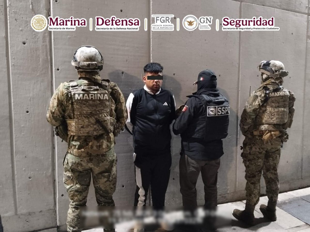 Resultado de trabajos de inteligencia y una operación coordinada entre <a href="/SEMAR_mx/">SEMAR México</a>, <a href="/SSPCMexico/">Secretaría de Seguridad y Protección Ciudadana</a> y <a href="/FGRMexico/">FGR México</a>, en Tlaxcala fue detenido Isaac “N”, alias “El Hacha”, generador de violencia y líder de una célula delictiva vinculada a secuestro, extorsión, cobro de piso, homicidios y