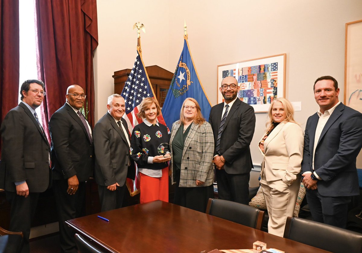 Congresswoman Susie Lee tweet media