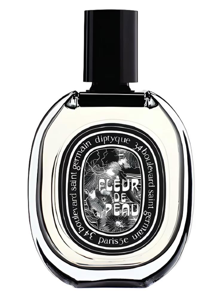 ديبيتك 

Eau Rihla Eau de Parfum Diptyque 
لذري فاكهي فكرته عالمية تستر ٥٥٠ ريال 
انصح للي بيتذوق معنى عطر نيش 

Fleur de Peau 
تكره العطور ؟ هذا العطر كفيل يكون بوابتك الأولى لهذا العالم 
لطيف على الانف سوسني باودري

تستر ٥٠٠ ريال 

👍🏻الأول لمحبين النيش ينفع يكون خيار للعيد