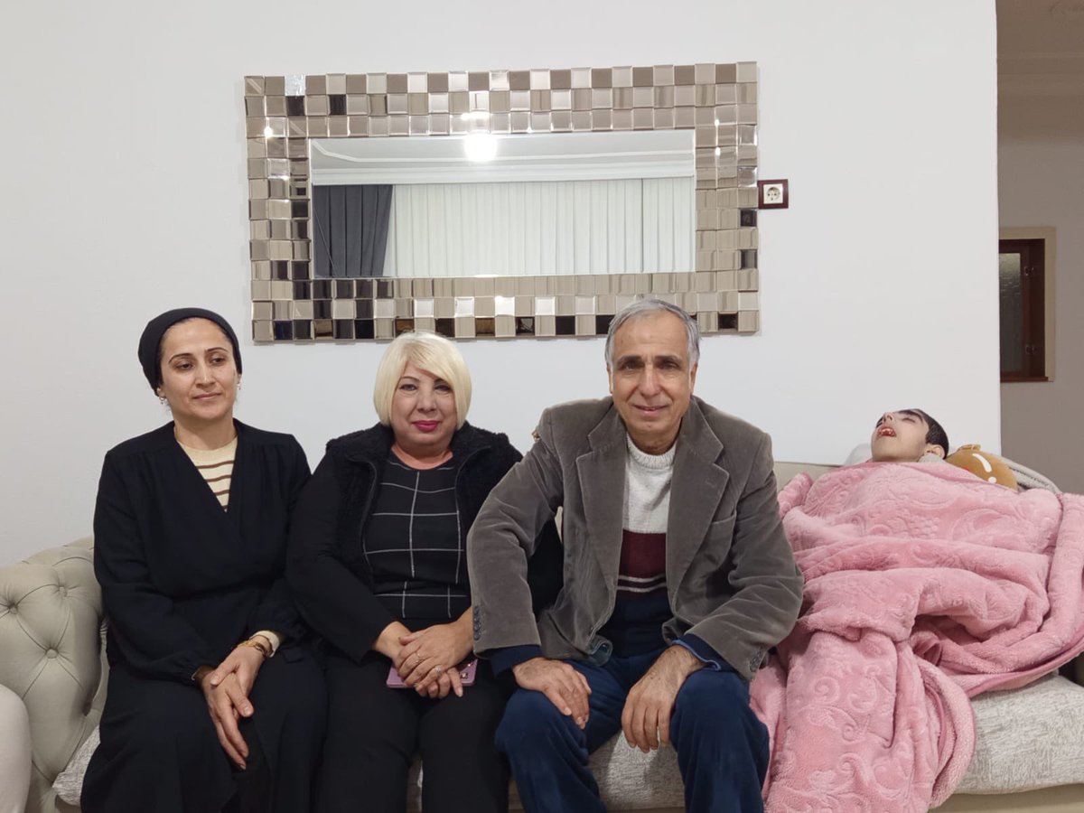 📍Çay Mahallesi 

İlçe yöneticilerimiz ve Mahalle başkanımız iftar sonrası Çay sohbeti için Mahallesi sakinlerinden Vesile Keskin  hanım ve ailesinin evine misafir oldular. 

Misafirperverliklerinden dolayı kendilerine teşekkür ederiz.