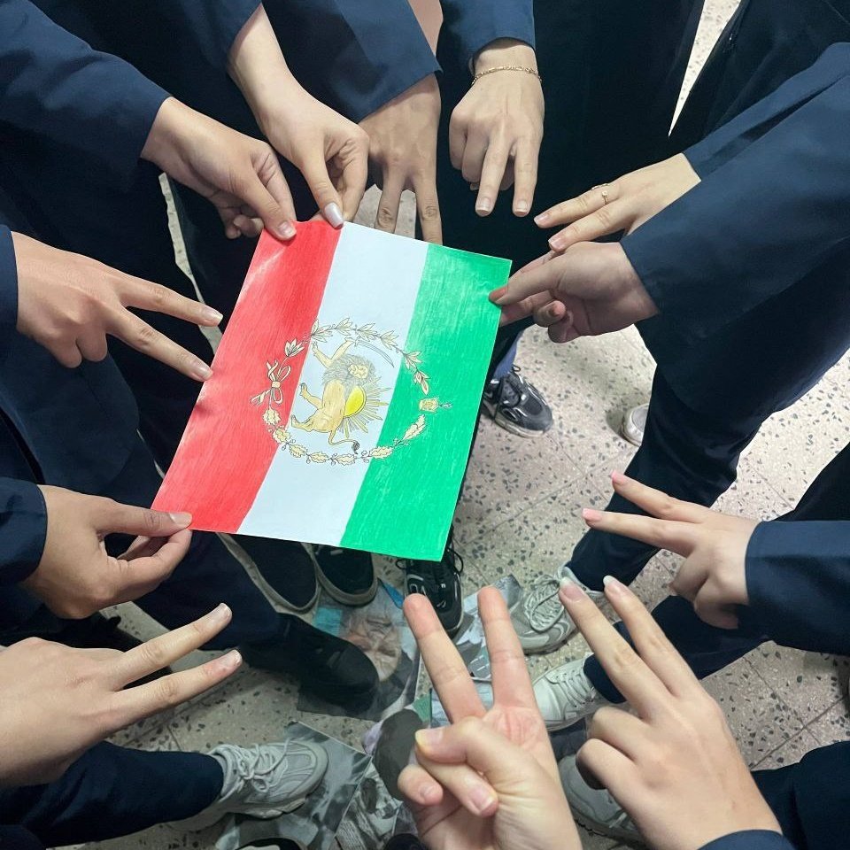 موژی tweet media