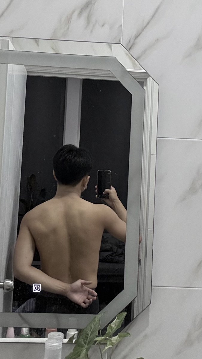 pongst5's tweet photo. วิ่งไปตั้งเท่าไหร่ ตัวยังแน่นเหมือนเดิม ท้อออ https://t.co/G6WpWrT8bi