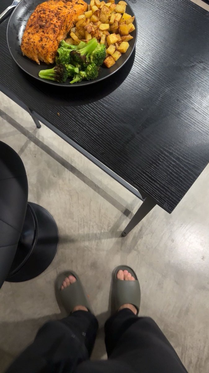 Trap Feet tweet media