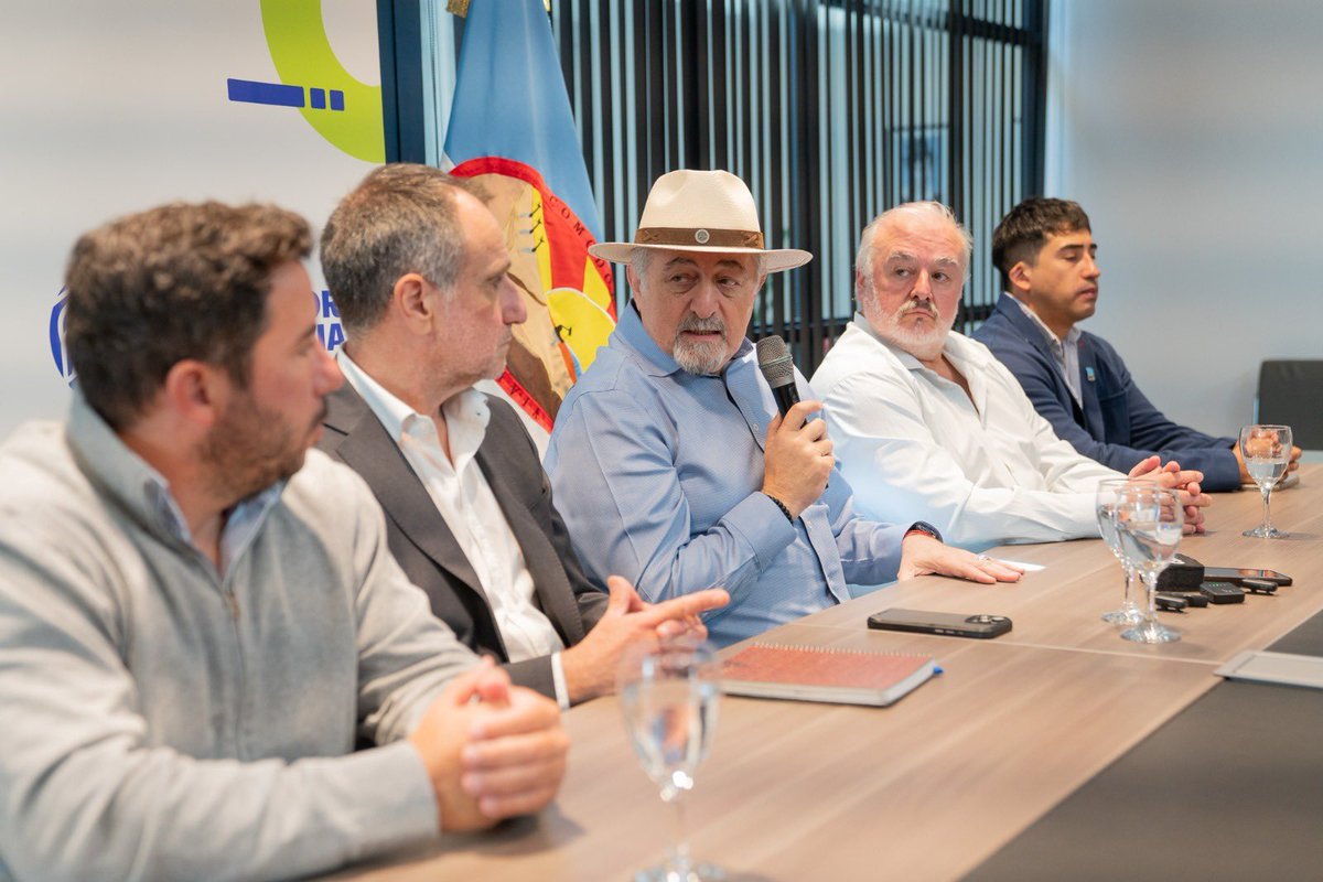 #Comodoro Othar firmó el inicio de los estudios técnicos con IATASA

▶️ radiodecamioneros.com.ar/othar-firmo-el…