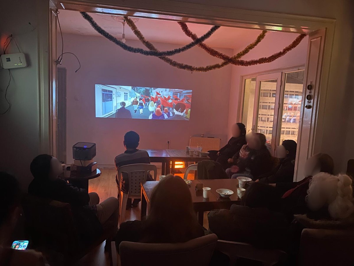 Ankara Dev-Genç olarak düzenlediğimiz film etkinliğimizde bu hafta bir Grup Yorum projesi olan "Mahalle" filmini izledik. Etkinliğimize 25 kişi katıldı. 
<a href="/GrupYorumYedek/">Grup Yorum</a>