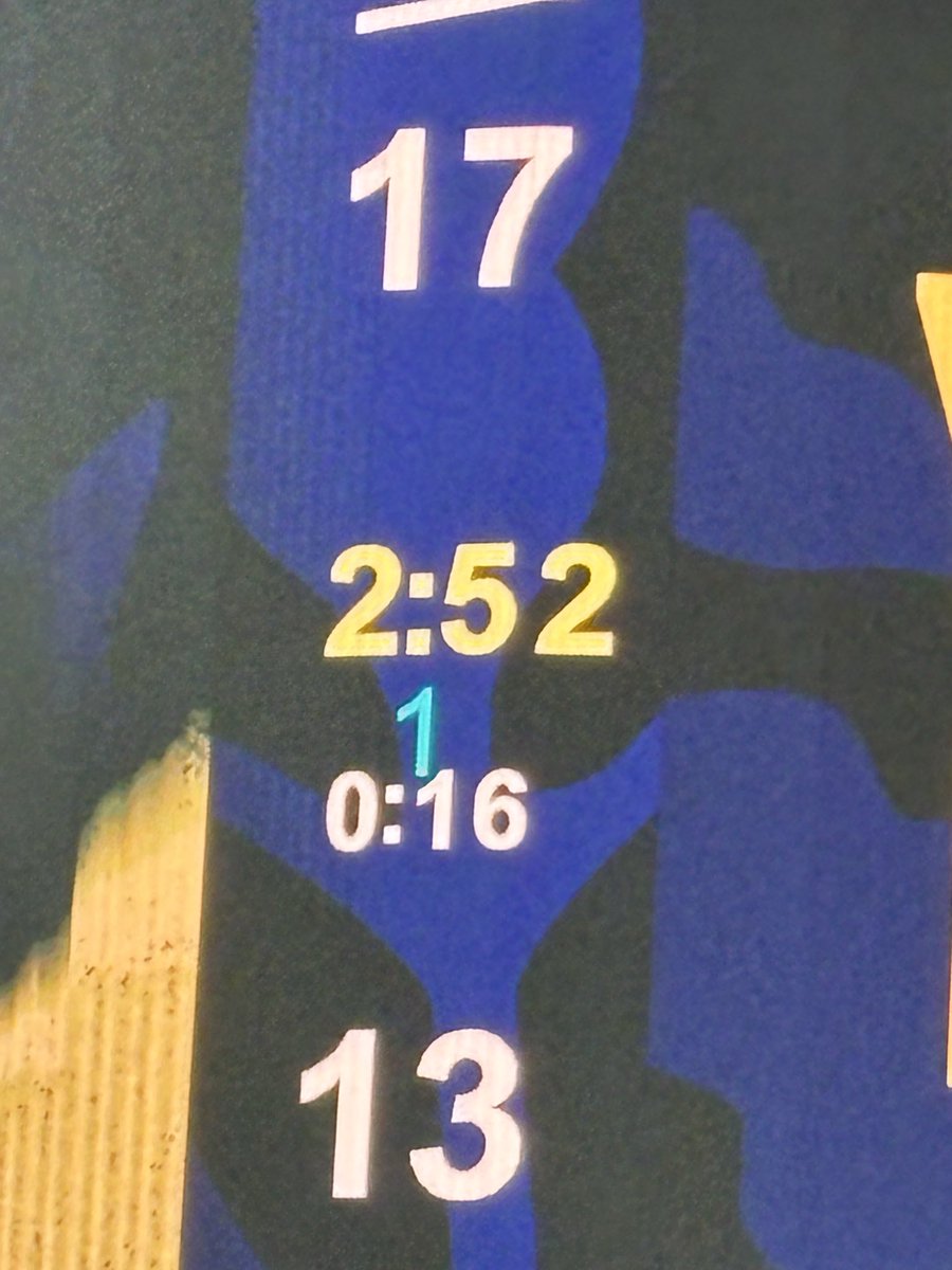 Milyon milyon $ verdiğiniz skorbord da hangi periyod olduğunu gösteren rakamlar sanki oraya kaçak yerleştirilmiş gibi <a href="/FBBasketbol/">Fenerbahçe Beko</a>