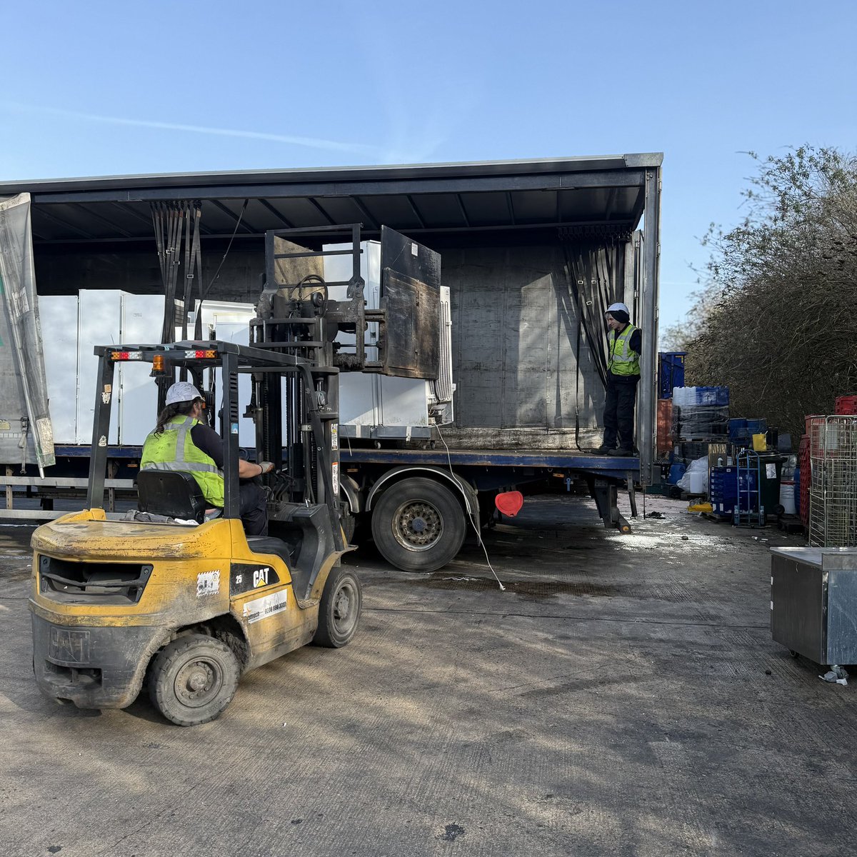 Fridge &amp; Freezer Collections

Legal and fully complaint collection and disposal of fridges, freezers and all Weee waste click here to Find out more  👉 posts.gle/nuZVJmaCexAGPb…