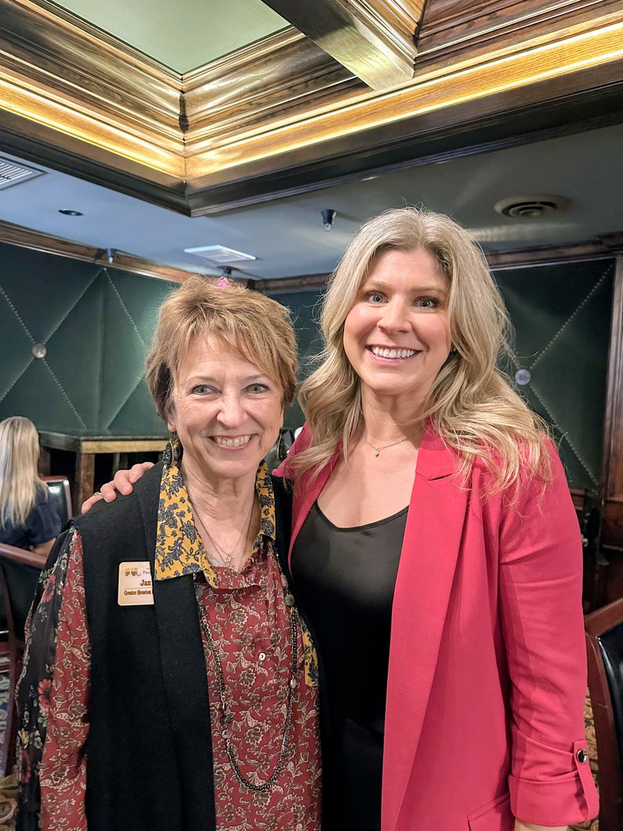 Lacey Hull tweet media