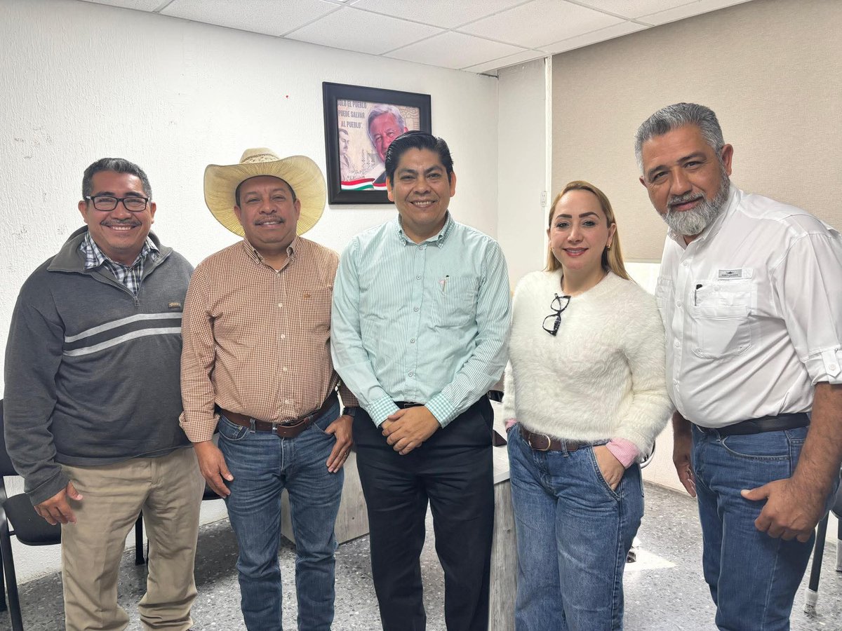 reynolchamec's tweet photo. El día de hoy, junto al Diputado José Medel Córdova, tuve el honor de recibir en la oficina del Congreso a mis amigos y colegas, Dra. Areli Carrera Lanestosa, Dr. Pedro García Alamilla y Dr. Rufo Sánchez Hernández, catedráticos de la División Académica de Ciencias Agropecuarias https://t.co/VBVcSh73Zg