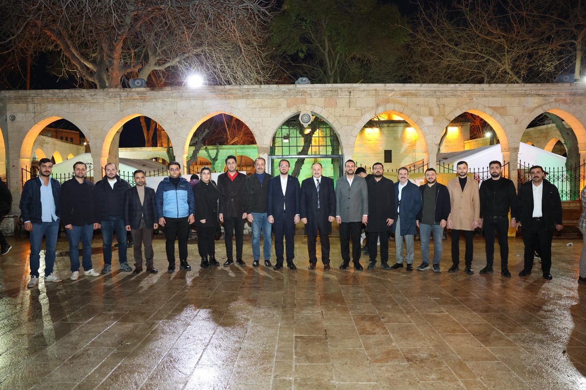 Ramazan, paylaştıkça güzelleşir.

Büyükşehir Belediye Başkanımız Mehmet Kasım Gülpınar, Genç MÜSİAD Şanlıurfa Şubesi’nin düzenlediği "Geleneksel İftar Programı"na katılarak genç kardeşlerimizle aynı sofrada buluştu.

Şehrimizin her köşesinde kardeşlik bağlarımızı güçlendirmeye