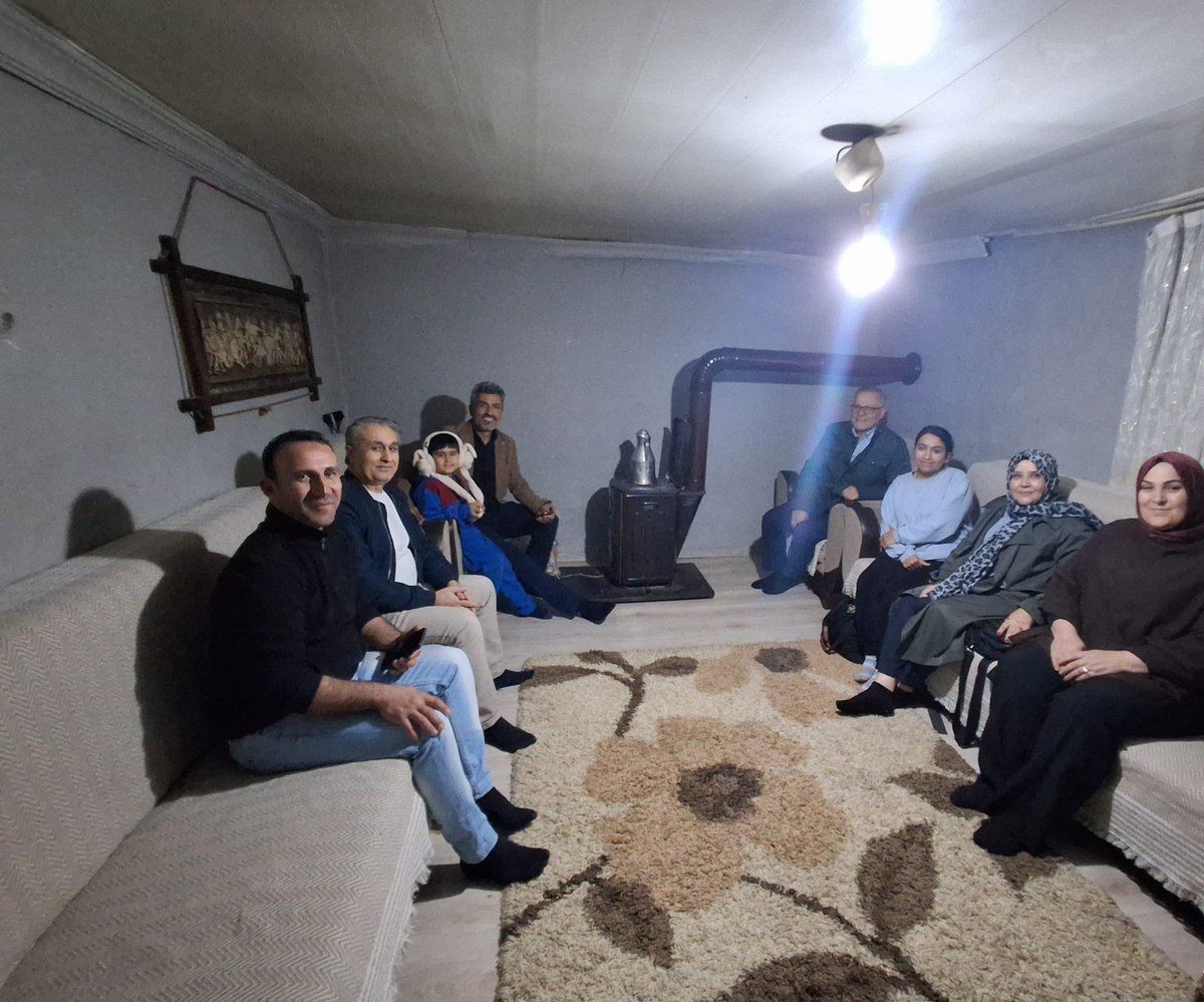 📍Onur  Mahallesi 

İlçe yöneticilerimiz ve Mahalle başkanımız iftar sonrası çay sohbetine Mahalle sakinlerinden Songül Şenyiğit  hanım ve ailesinin evine misafir oldular. 

Misafirperverliklerinden dolayı kendilerine teşekkür ederiz.