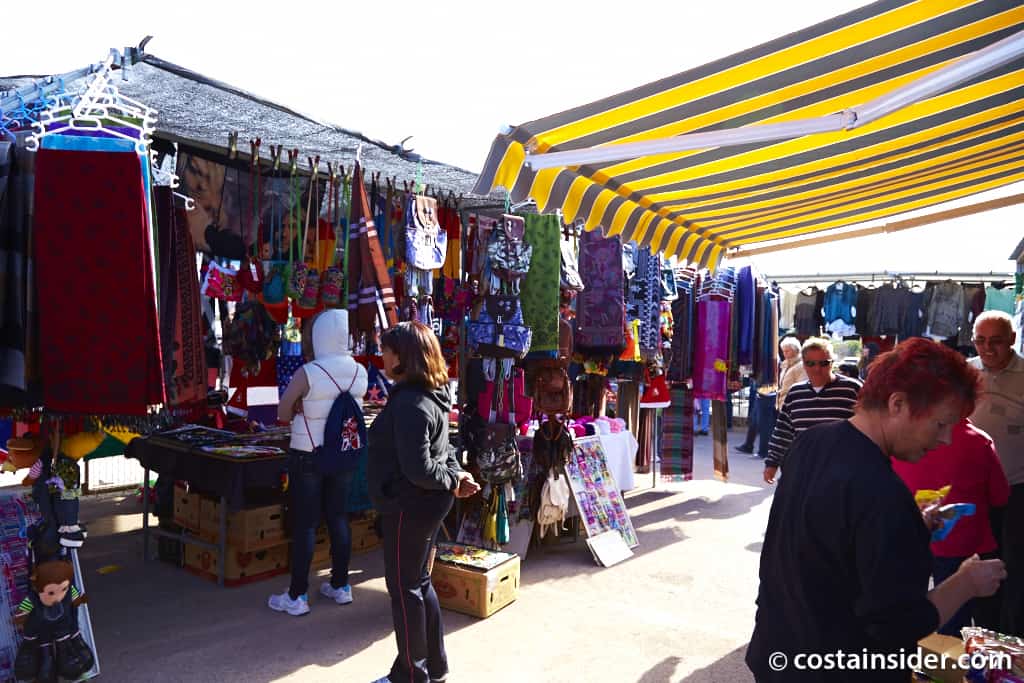 Every Sunday from 8:00 a.m. to 3:00 p.m., the charming street market in Guardamar del Segura is open.

📍Camino del Raso, 1, 03419 Guardamar del Segura
