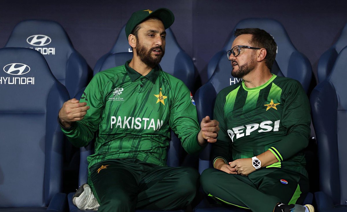 Crick_Neewz's tweet image. 🚨 BIG BREAKING 🚨 
NRR of NZ is too high, But Pakistan can still qualify for Semifinals 

If they rename Karachi bus stand to Semifinals 🤣

#NZvsSL
#SLvsNZ