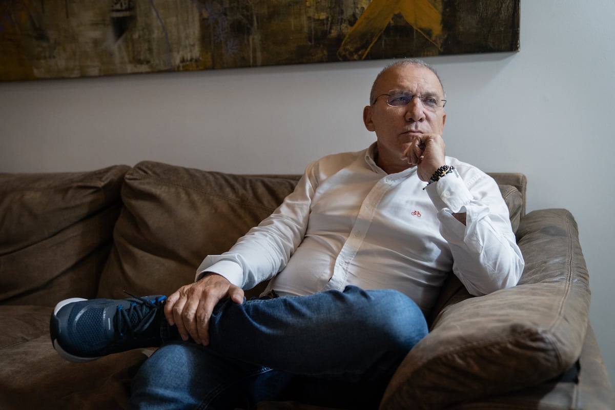 🔴Desde su flamante sofá dice:
"Los servicios de urgencias están abarrotados, hay una crisis evidente del sector salud"
◇El país NO olvida los vínculos de Roy Barreras con el desfalco de Saludcoop, Cafesalud y Caprecom.
<a href="/omarbula/">Omar Bula Escobar</a>