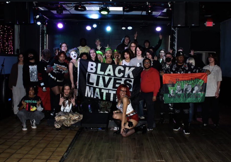 Haki_Shakur's tweet photo. ๐ธ๐ฉ ๐ ๐ธ Andrew Fox
#blackpunkfest #richmondva #sudanrelief #newafrikan #sudan #displacement #congo #palestine #newafrika #freeshakashakur #freetheland #benefitconcert #standupatruggleforward #Africa #genocide #resistance #punkrock https://t.co/YADBgdP7Qq