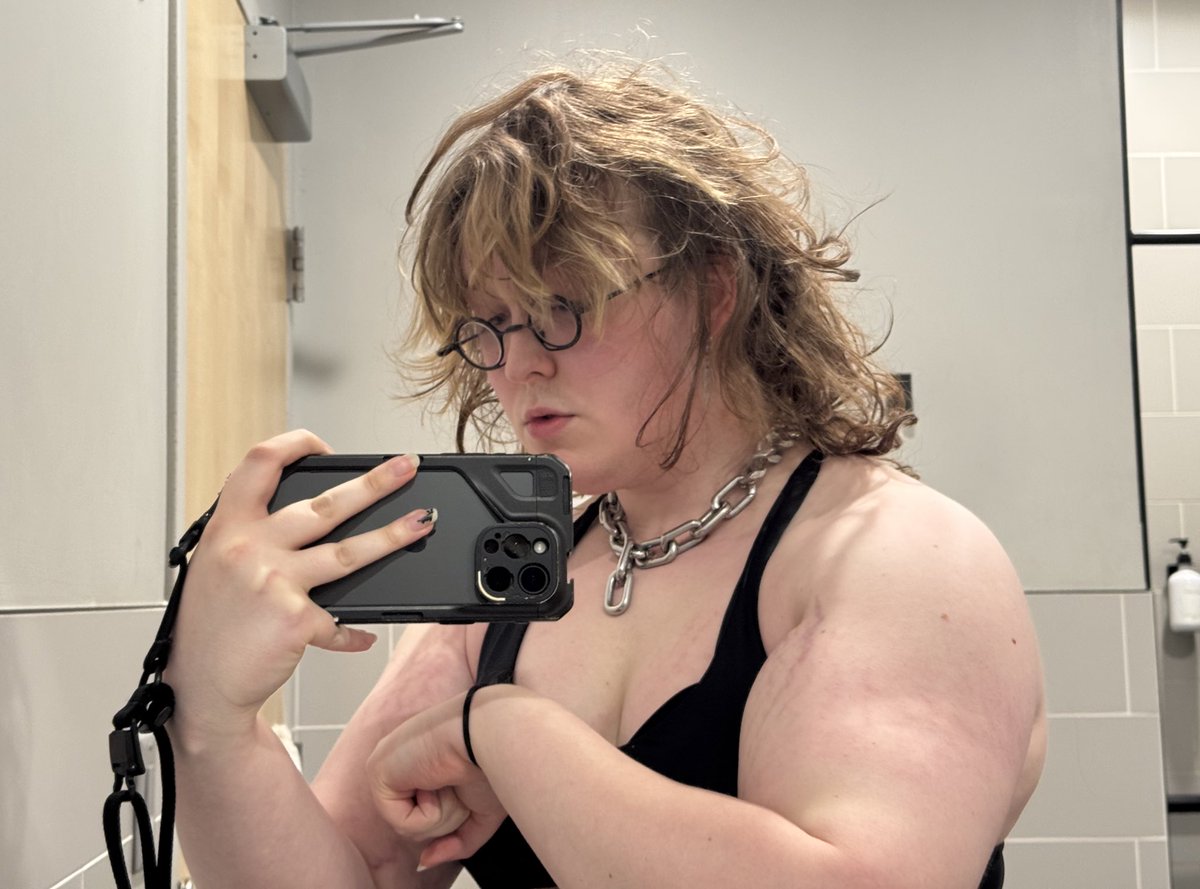 eve. 🔜 furgeddaboutit tweet media