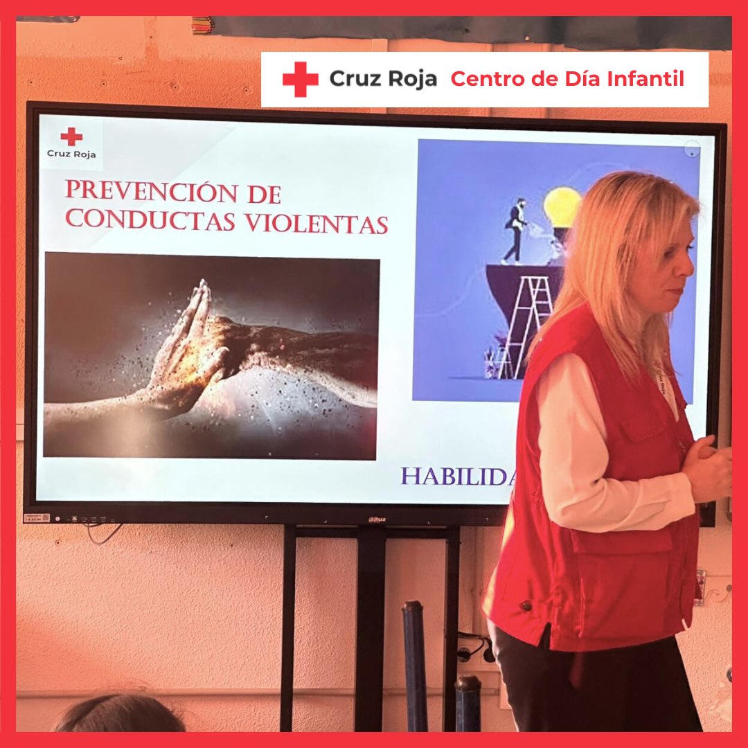 Este miércoles en el CDI de Las Rozas se ha contado con la colaboración de Cruz Roja Juventud y su voluntaria Nuria, quien ha impartido un taller sobre el respeto y las conductas violentas para el grupo de mayores.

Gracias CRJ por hacerlo posible ♥️