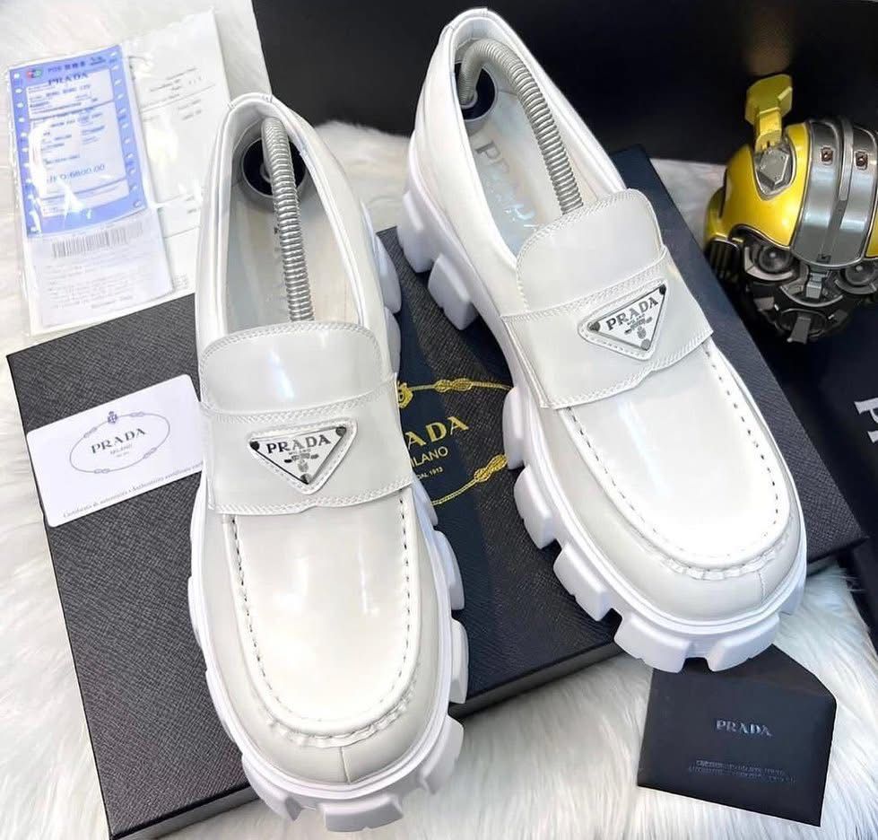 NexotinGhana's tweet photo. Prada Monolith Loafers 
Sizes 40-45

Ghc850 only 

24hrs delivery anywhere within Ghana 🇬🇭 https://t.co/GriTsV5OTX