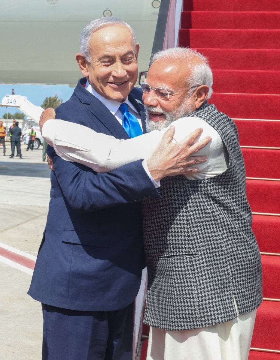 shailenksingh's tweet image. NaMoSTE SHALOM Israel... 🙏

A Close Friendship Sealed With Brotherly Hug... A NaMo Hug. 

The relationship between India and Israel is God-made.

#India #Israel #IsraelVisit 
#IndiaIsraelFriendship 
#IndiaStandsWithIsrael 🇮🇳🤝🇮🇱

God Bless India.🇮🇳
 God Bless Israel. 🇮🇱