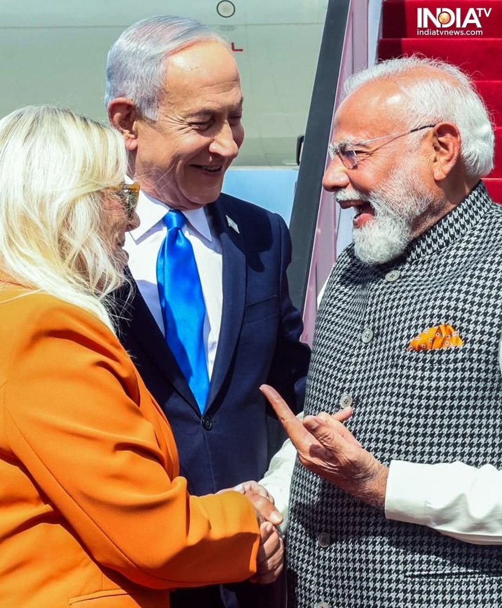 shailenksingh's tweet image. NaMoSTE SHALOM Israel... 🙏

A Close Friendship Sealed With Brotherly Hug... A NaMo Hug. 

The relationship between India and Israel is God-made.

#India #Israel #IsraelVisit 
#IndiaIsraelFriendship 
#IndiaStandsWithIsrael 🇮🇳🤝🇮🇱

God Bless India.🇮🇳
 God Bless Israel. 🇮🇱