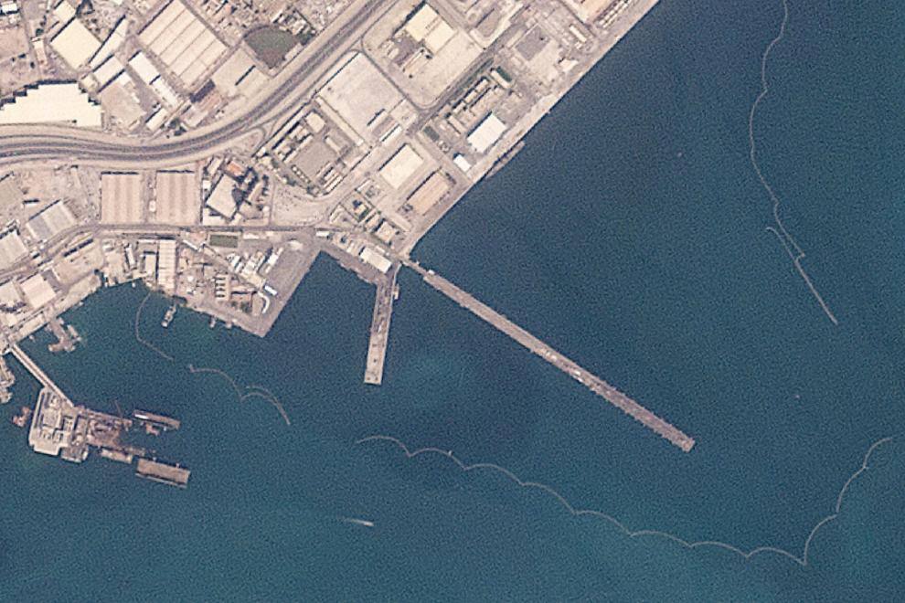 🚨 BREAKING: U.S. FIFTH FLEET PUTS TO SEA
According to the AP, all American naval vessels stationed at the U.S. Fifth Fleet headquarters in Bahrain have left port and moved into open waters.
Satellite imagery reportedly shows the harbor now empty.