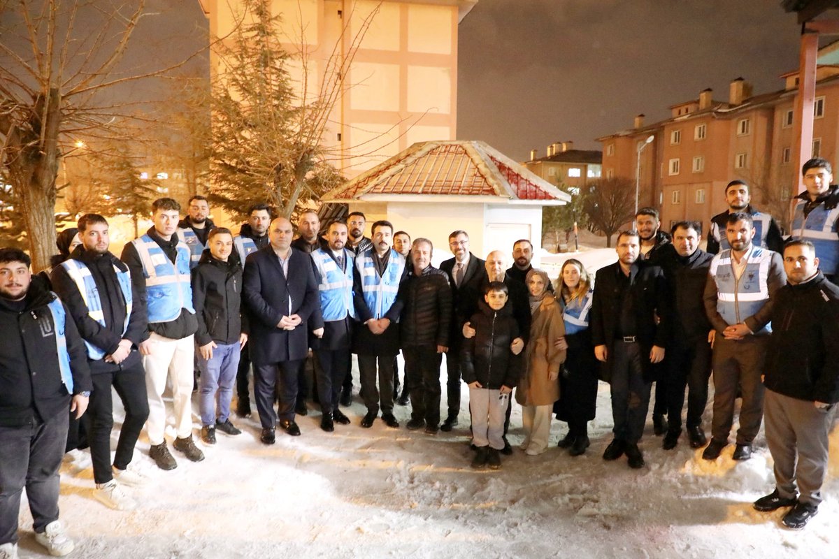 İl Başkanımız Sayın <a href="/EnginGunceoglu/">Engin Günceoglu</a>, Gençlik Kolları MKYK Üyesi Sayın Rıdvan Buğra Özdemir, İl Gençlik Kolları Başkanımız Sayın <a href="/vahitorakk/">Vahit ORAK</a> ile birlikte, TOKİ 2. Etap Camii’nde teravih namazının ardından vatandaşlarımızla hasbihal ederek ikramlarda bulunduk.

Mübarek Ramazan