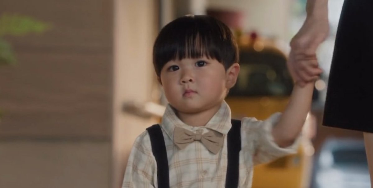 A reação do Woojoo vendo o chefe da tia chegar está tal qual a nossa em toda cena que ele aparece hahaha
Não que eu desgoste dele, mas minha torcida é toda do Taehyung 

#OurUniverse 
#OurUniverseEp7