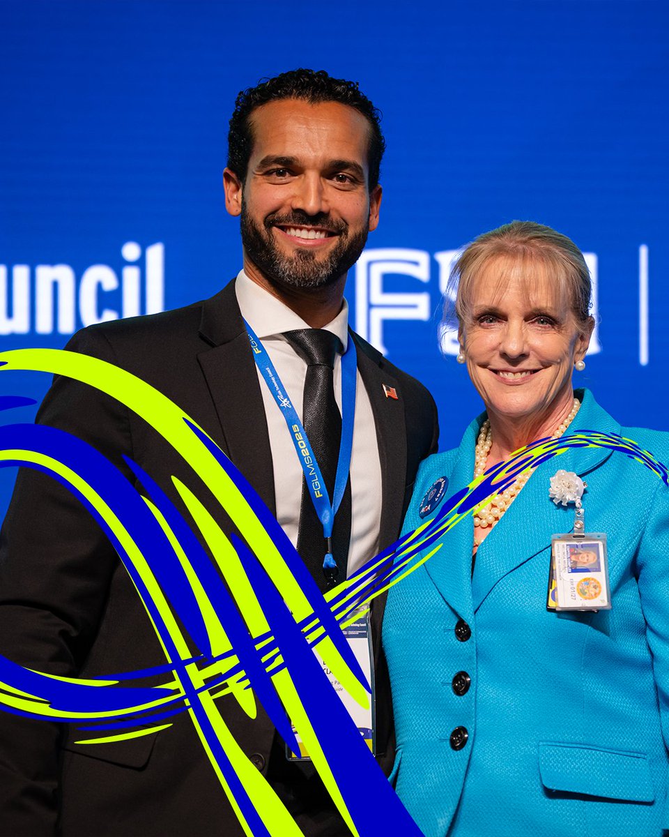 BowStern tweet media