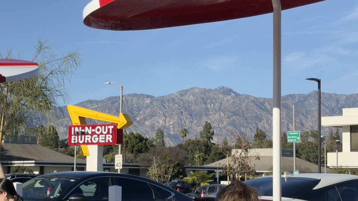 ItsPaulWithAnR1's tweet photo. Had a blast at #KalosTourLA

Always love coming back to California - Home away from home.
 
#PokemonGO 
#Pokemon
#PokemonGOTour https://t.co/UDDXmm8Xvn
