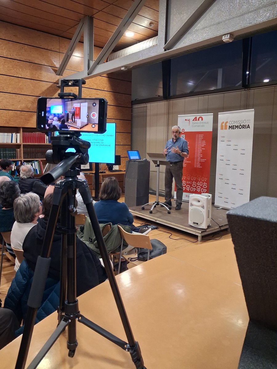 Iniciem la 3a Conferència del cicle Guerres al Penedès.
🗣️"La Guerra de Successió i el Penedès" a càrrec de Jordi Vidal
👏🏻Novament, la sala de l'Arxiu plena!