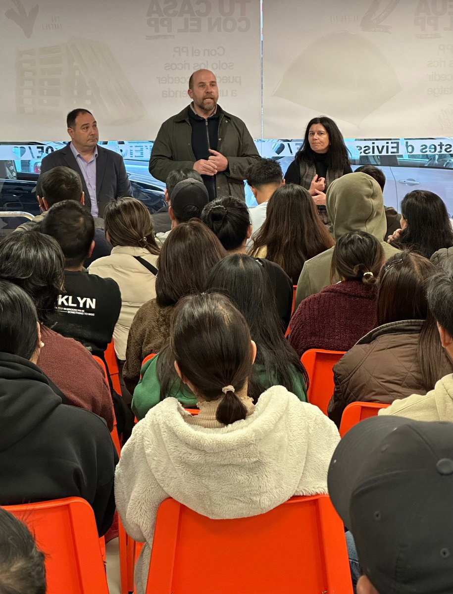 FSEPSOE's tweet photo. 🤝 Per una Eivissa integradora

El secretari general, @RoselloVicent, ha donat la benvinguda en la reunió que celebram amb la comunitat filipina 🇵🇭

✅ Informació sobre la regularització
✅ Compromís amb la plena integració
✅ Construint una societat més justa entre tots i totes https://t.co/zpVXvW2AIE