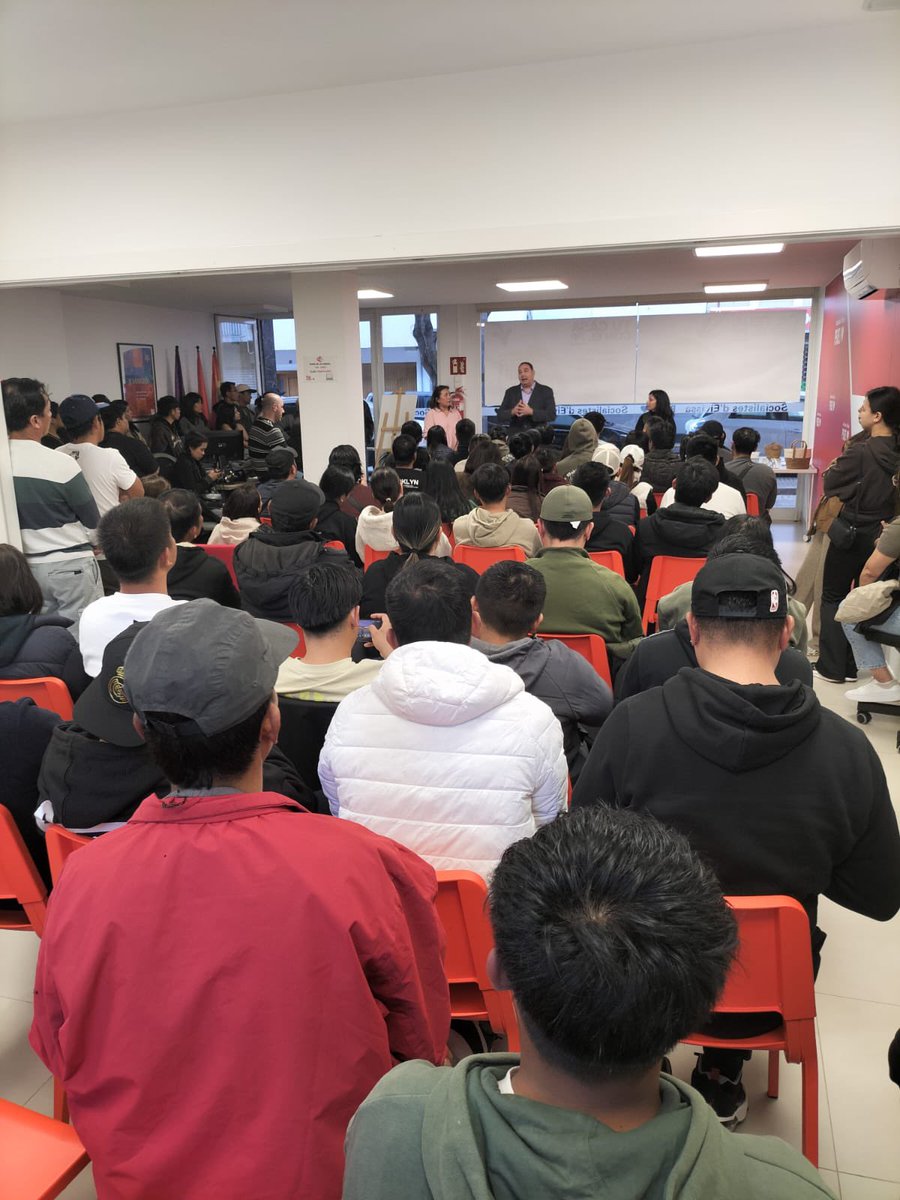 FSEPSOE's tweet photo. 🤝 Per una Eivissa integradora

El secretari general, @RoselloVicent, ha donat la benvinguda en la reunió que celebram amb la comunitat filipina 🇵🇭

✅ Informació sobre la regularització
✅ Compromís amb la plena integració
✅ Construint una societat més justa entre tots i totes https://t.co/zpVXvW2AIE