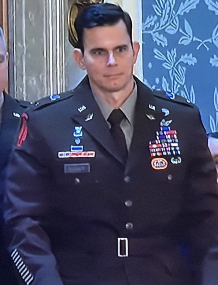 HadleyStarkey's tweet photo. True Badass! #Hero! CW5 Eric Slover ws given Presidential Authority to design the Ops to capture Maduro, then QB’d that Team at his command to a successful triumph; meanwhile, being shot 4Xs in the legs &amp; still commandeered his Chinook #Team to safety! #Potus #SOTU #Trump #USA 🇺🇸 https://t.co/sg4aSb0QBw