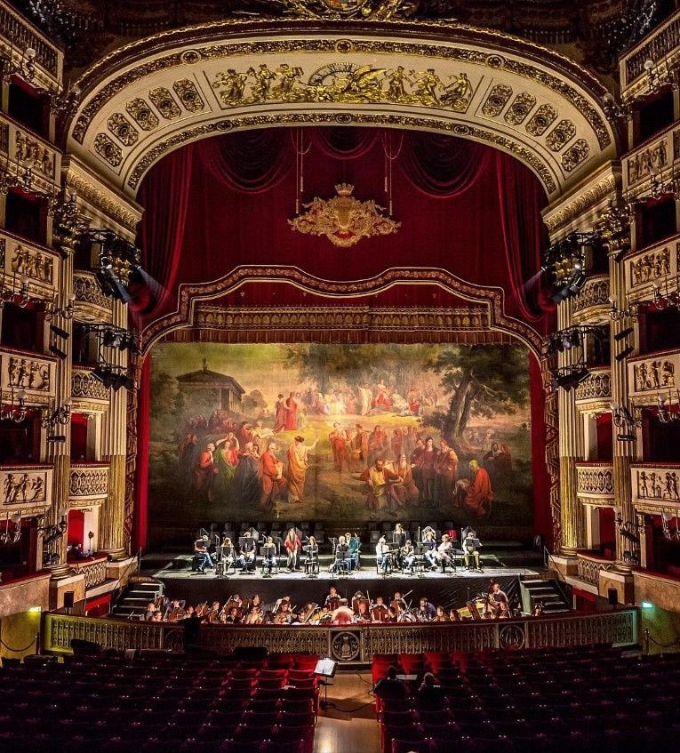 classyladylife's tweet photo. opera night ✨ https://t.co/c7tvfZGE39